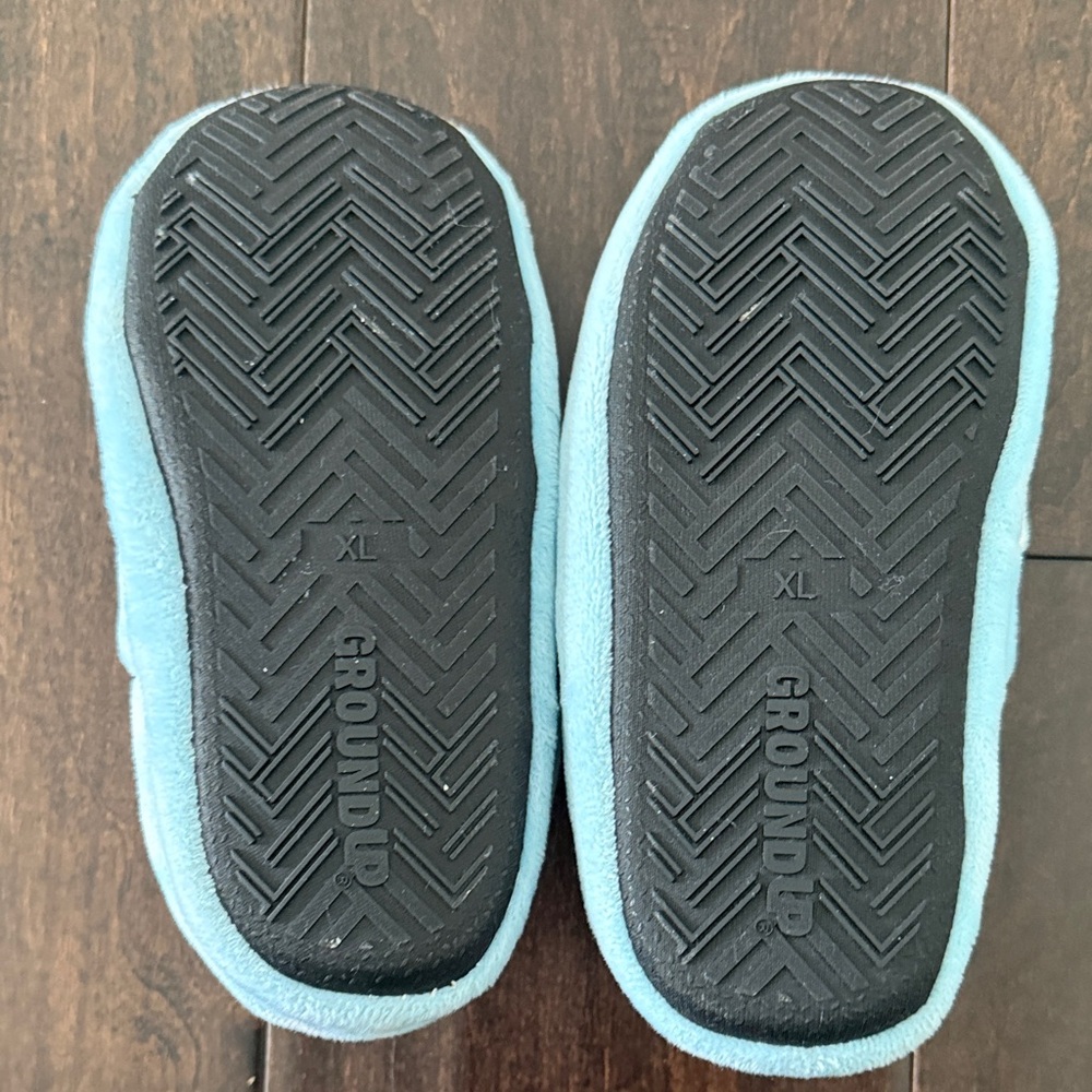 Toddler Bingo and Bluey Blue Slippers! Worn one time! Size 11/12 - Picture 8 of 9